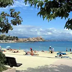 Crew Lighthouse Hostel Antibes