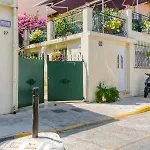 Crew Lighthouse Hostel *
