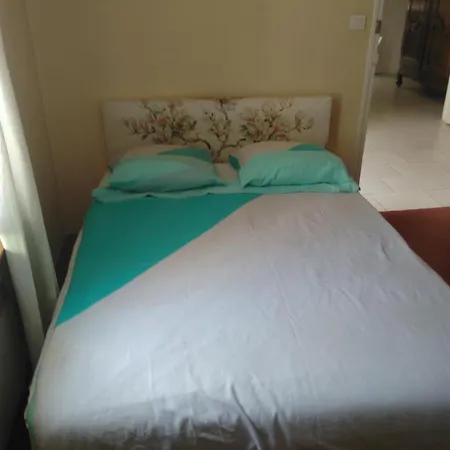 Crew Lighthouse Vandrarhem Antibes