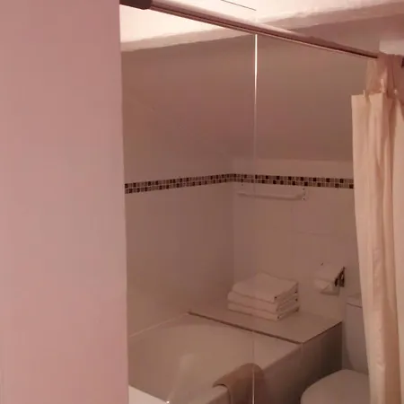 Ostello Crew Lighthouse Antibes