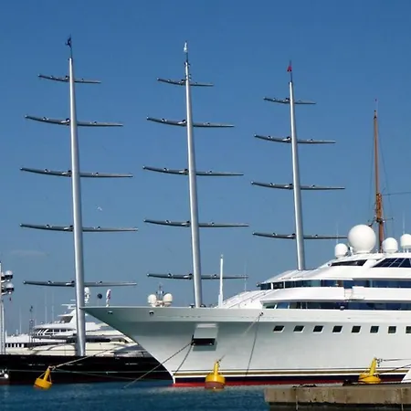 Crew Lighthouse * Antibes