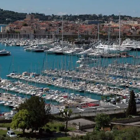 Crew Lighthouse Antibes