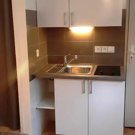 Crew Lighthouse Vandrarhem Antibes