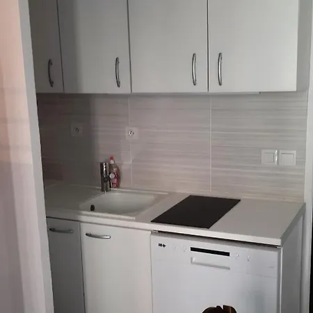Crew Lighthouse * Αντίμπ