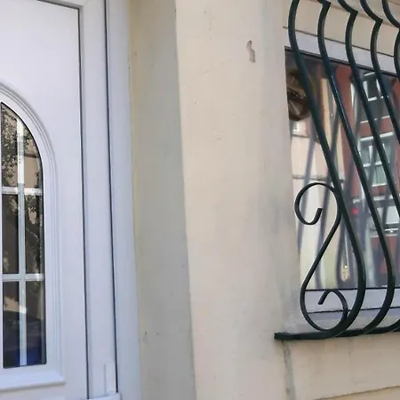 Crew Lighthouse Ostello *