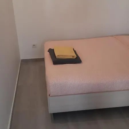 Crew Lighthouse Ostello Antibes