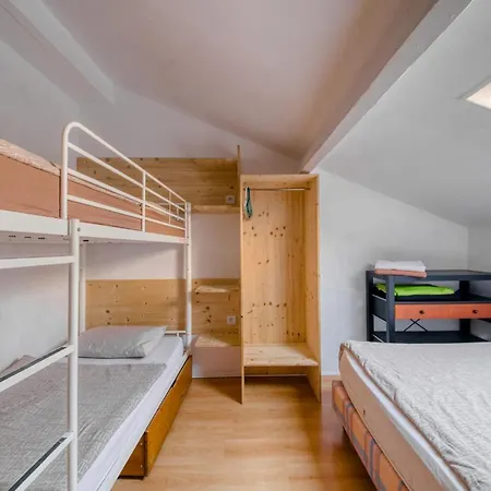 Crew Lighthouse Ostello Antibes